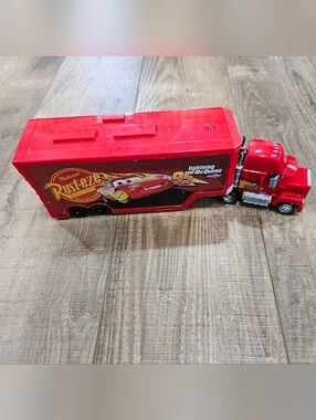 Cars Transforming Mack Playset, 2-in-1 Truck & Tune-Up Station Disney Mcqueen